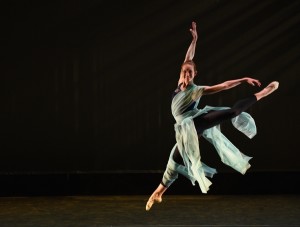 GinDance.MotioninString2